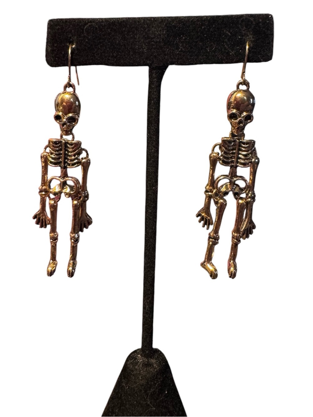 Articulated skeleton dangle earrings #Halloween #skulls